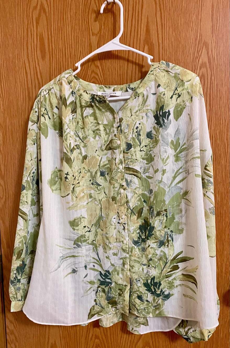 Rose + Olive Blouse Size M Green Floral Long Sleeve Button Down Top